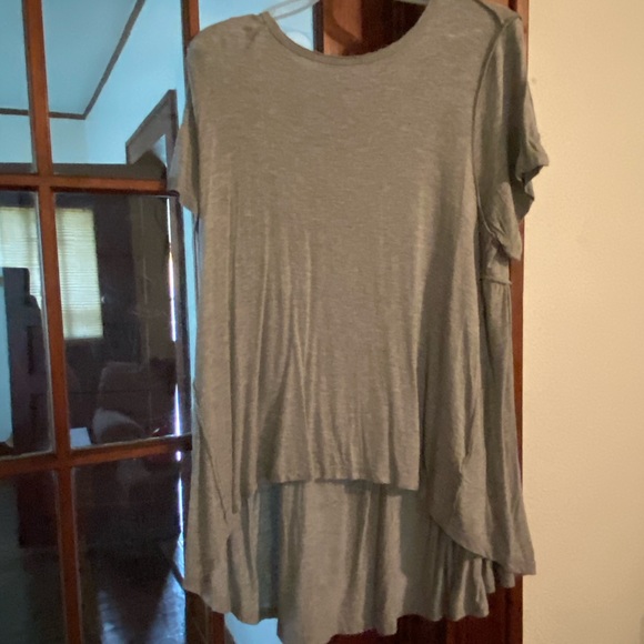 Gray distressed high-low top - Picture 1 of 2